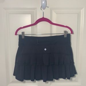 LULULEMON Women's Black Ruffled Tennis Skort (8)